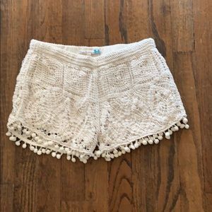 Pom Pom crochet shorts